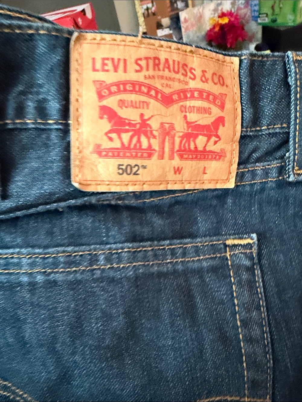 Levi's Men's Dark Blue Relaxed Fit Denim Jeans with Tan Patch